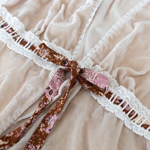 Free People Velvet Cardigan M Bell Sleeves Lace Trim Tie Ivory Boho Fairy Whimsy - Picture 7 of 13